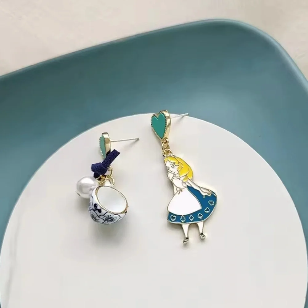 Alice in Wonderland Exclusive Earrings - Picture 3 of 4